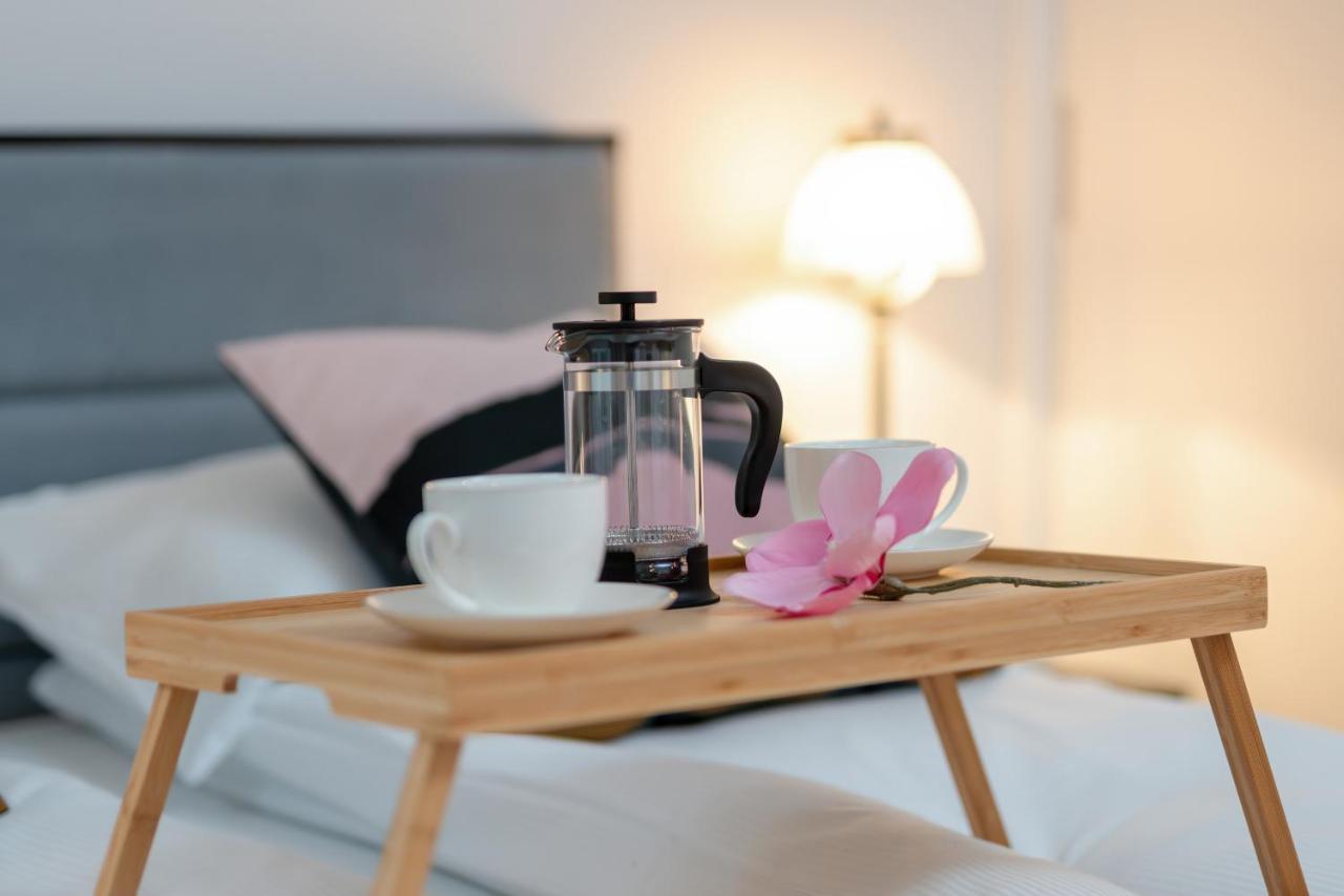 Deluxe Mtp Apartments Matejki By Noclegi Renters Poznan Ngoại thất bức ảnh